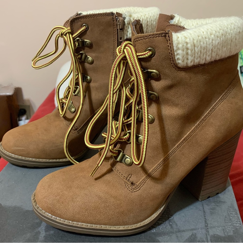 ESPRIT women’s heeled bootie brown